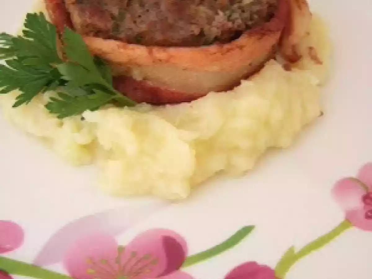 Medalhão de carne moída