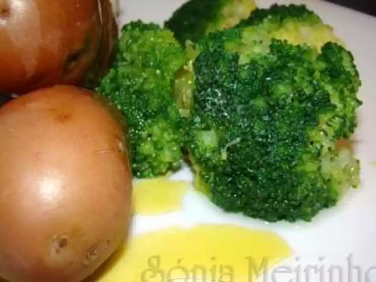 Medalhões de Pescada Cozidos com Batatas e Bróculos - foto 3