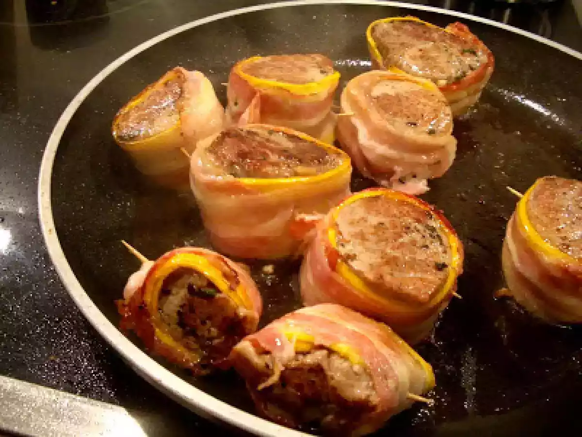 Medalhoes de porco enrolados com abobrinha amarela e radicchio ao forno - foto 4