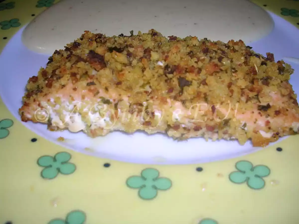 Medalhões de Salmão com Crosta de Broa Aromatizada com Alho e Salsa