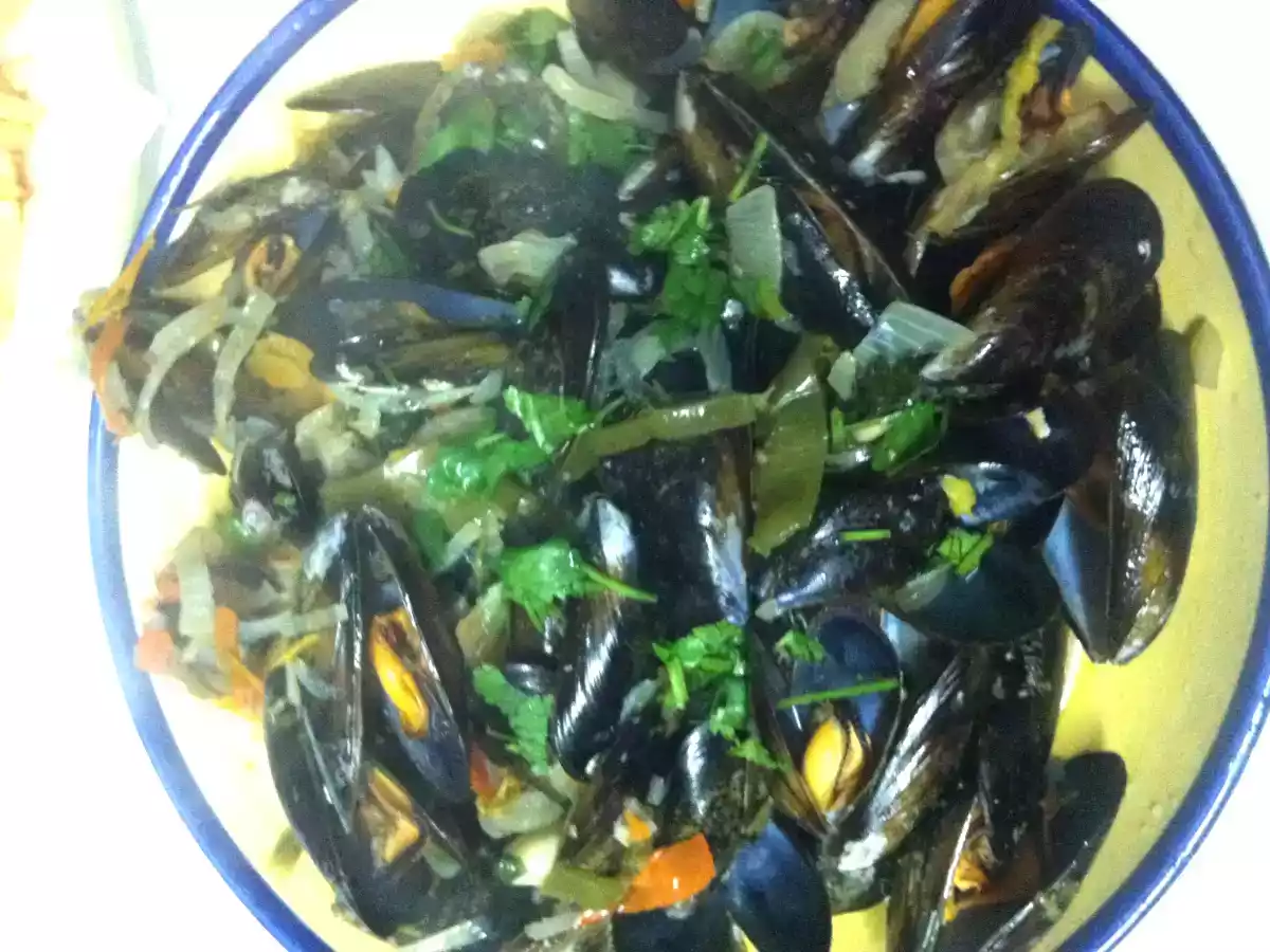 Mexilhão com Batatas Fritas em alho e Pimenta à Casa das Mós