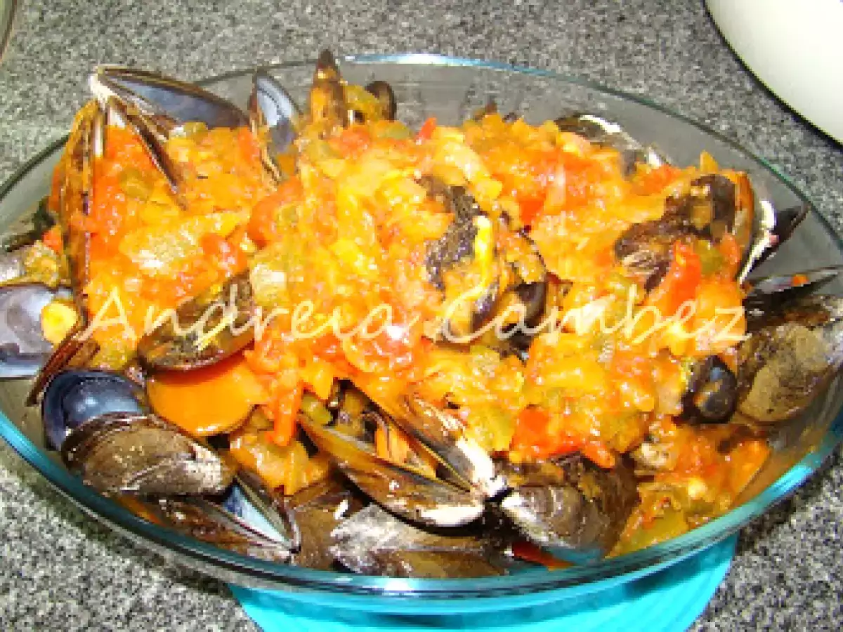 Mexilhões com molho picante e ameijolas à bulhão de pato - foto 2