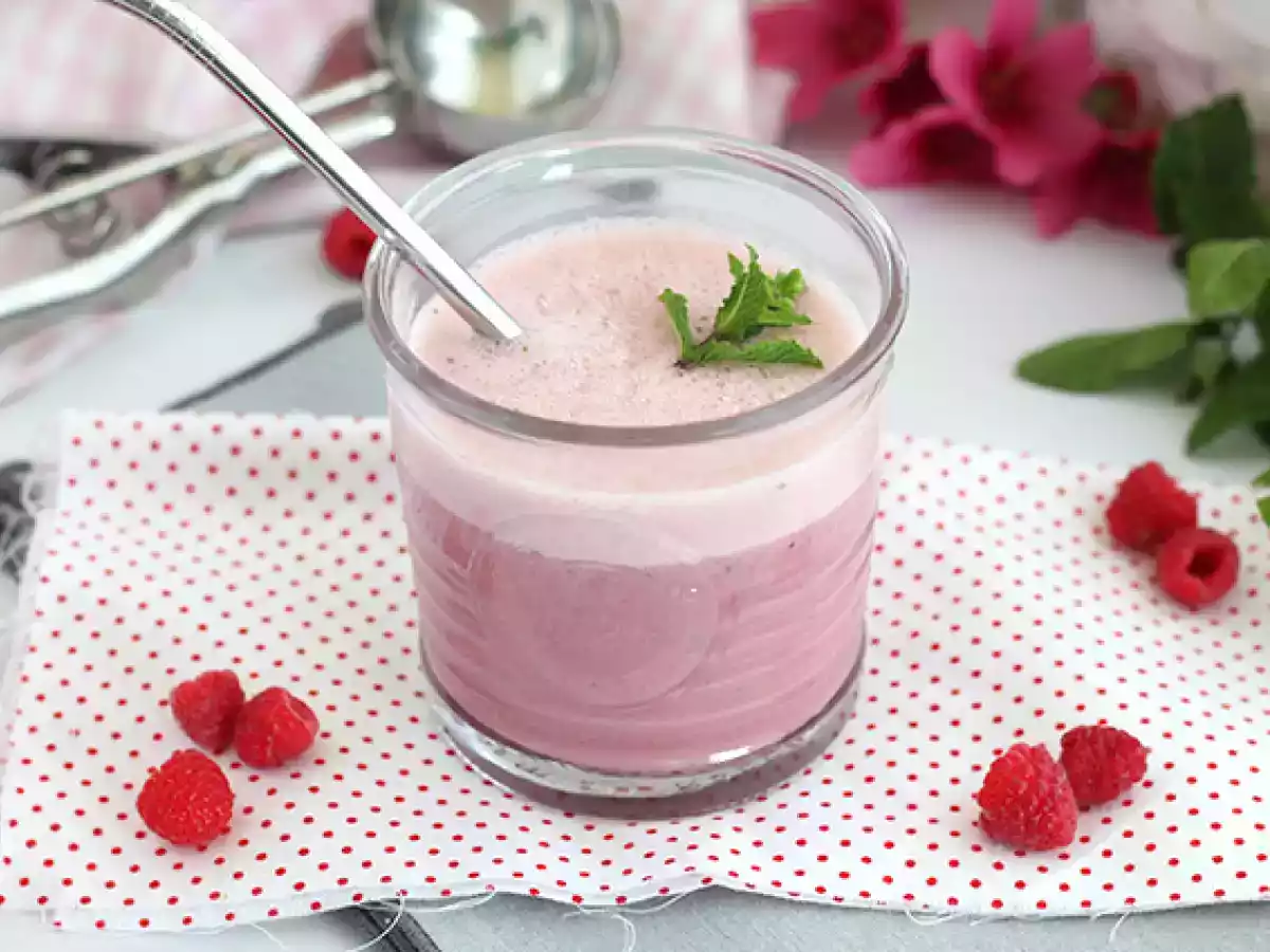 Milkshake framboesa e hortelã (vegan)