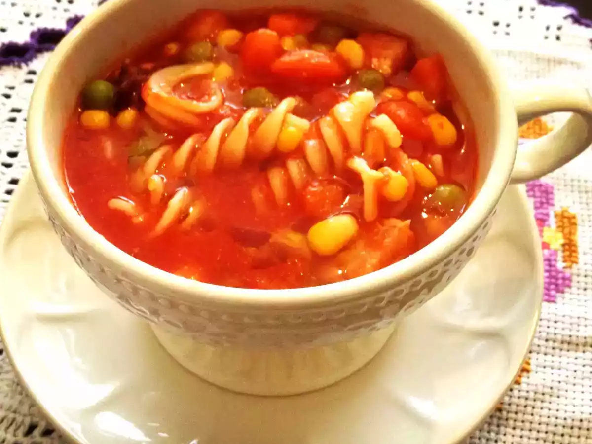 Minestrone com macarrão parafuso