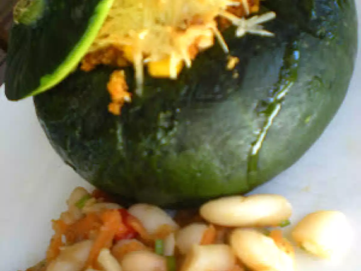 MINI-ABÓBORA RECHEADA E SALADA DE FEIJÃO BRANCO