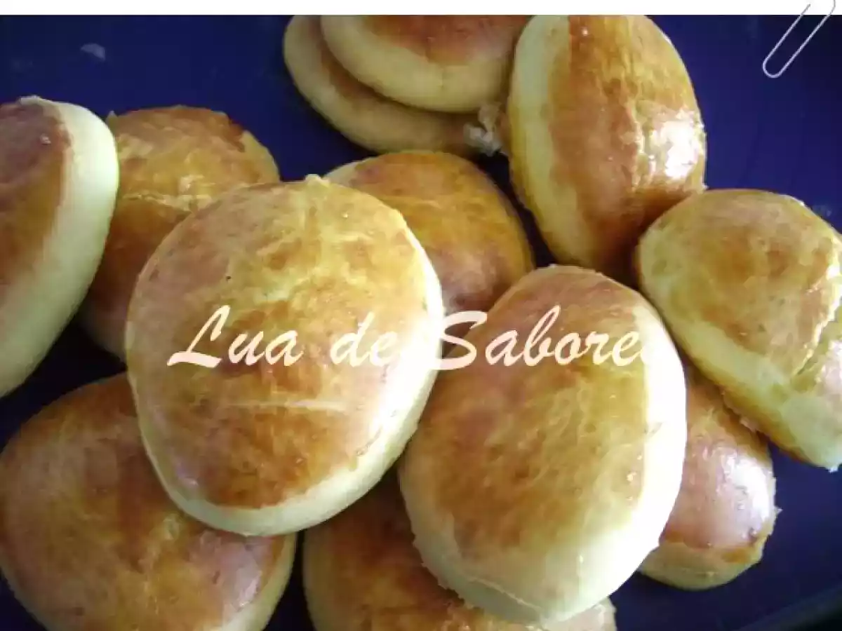 Mini brioches e caracois de chocolate