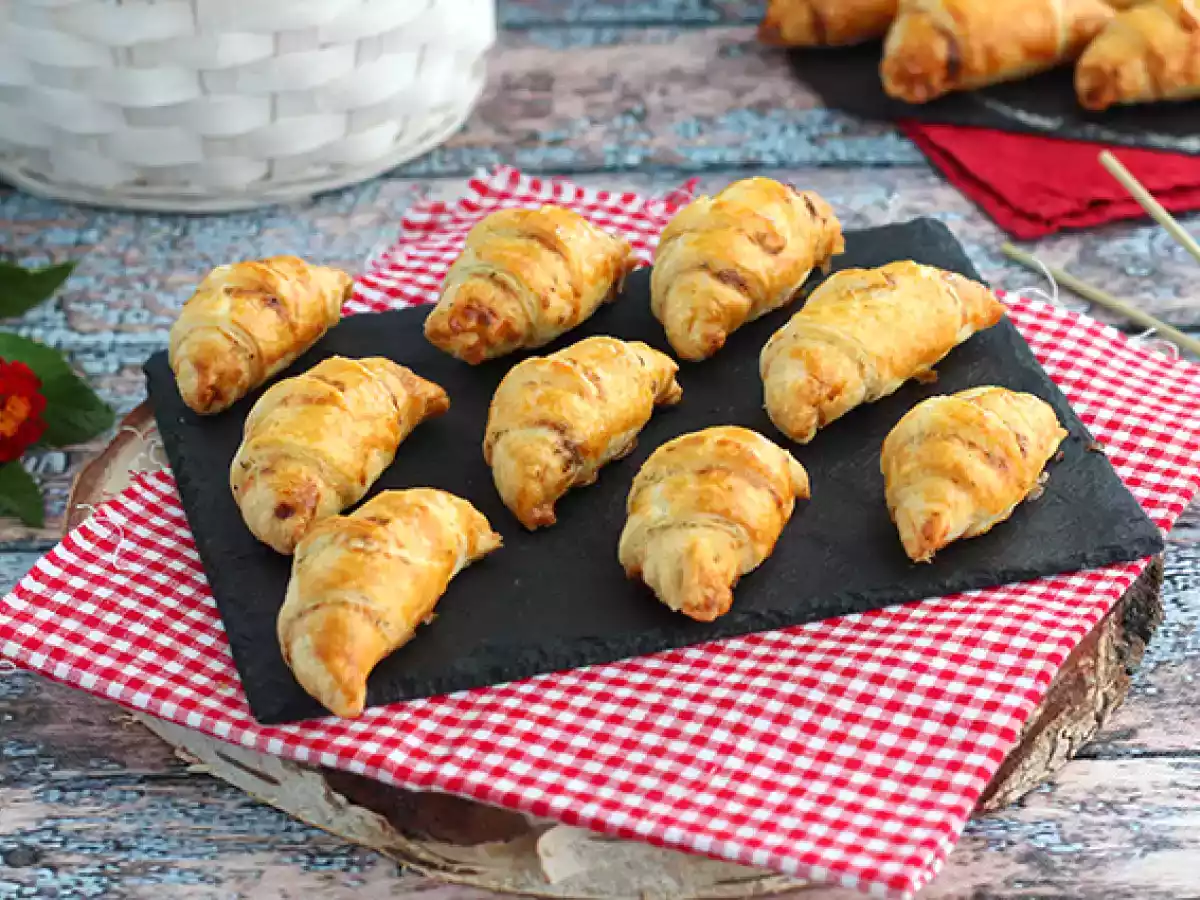 Mini croissant folhado (queijo e fiambre) - foto 2