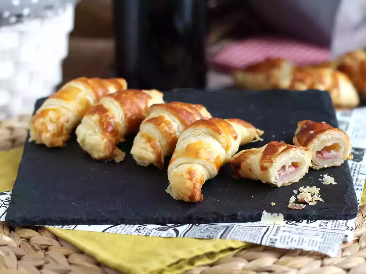 Mini croissants recheados com béchamel, queijo e presunto - foto 5