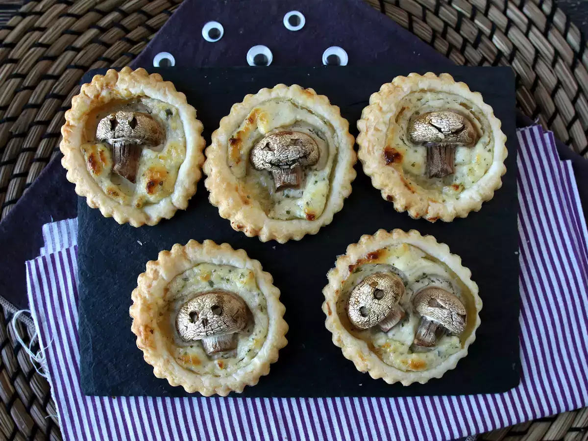 Mini folhados de Halloween com cogumelos e queijo cremoso - foto 4