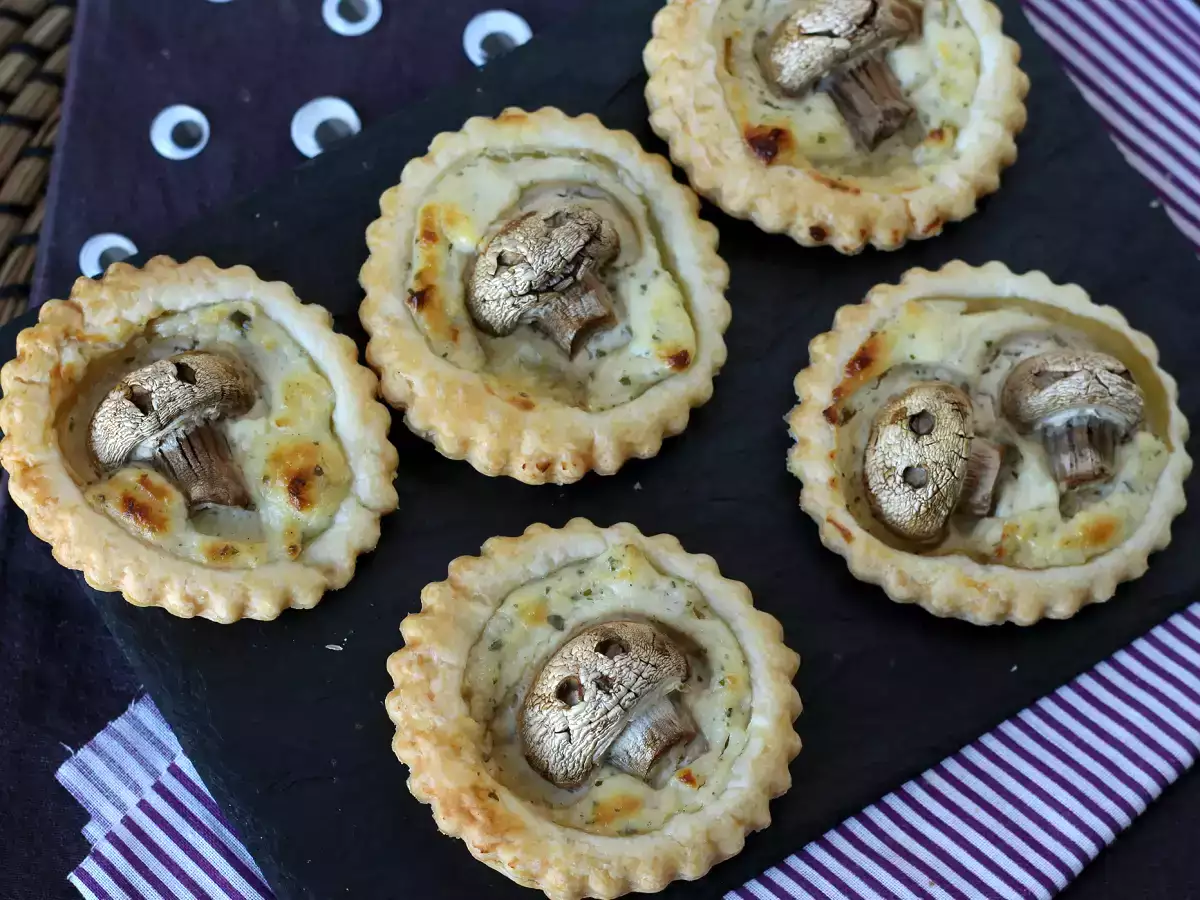 Mini folhados de Halloween com cogumelos e queijo cremoso - foto 5