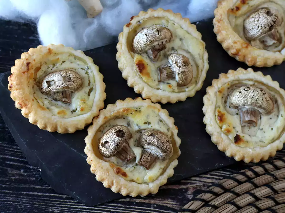 Mini folhados de Halloween com cogumelos e queijo cremoso - foto 7