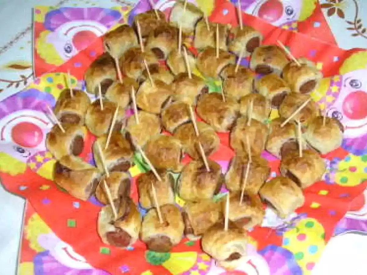 Mini-folhados de salsicha