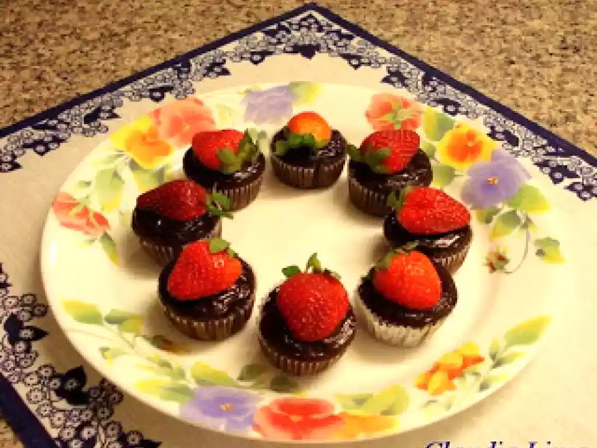 Mini Muffins de Chocolate com Morango - foto 2