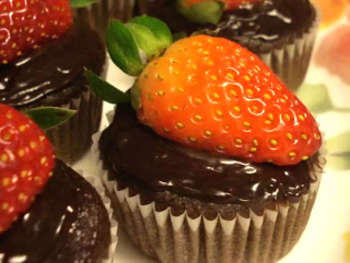 Mini Muffins de Chocolate com Morango - foto 3