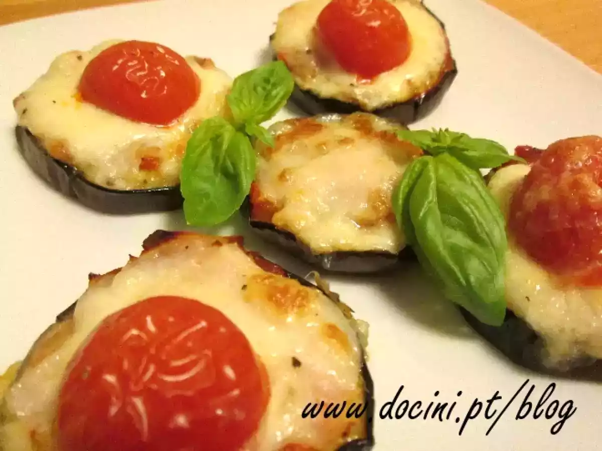 Mini Pizzas de Beringela, Fiambre de Peru e Mozzarella