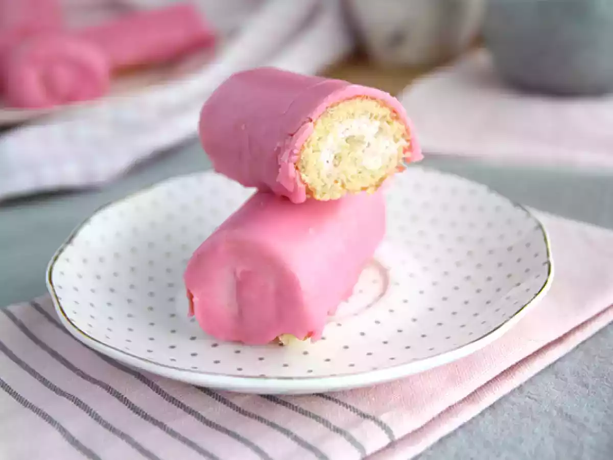 Mini rocamboles de morangos (Pantera Rosa)