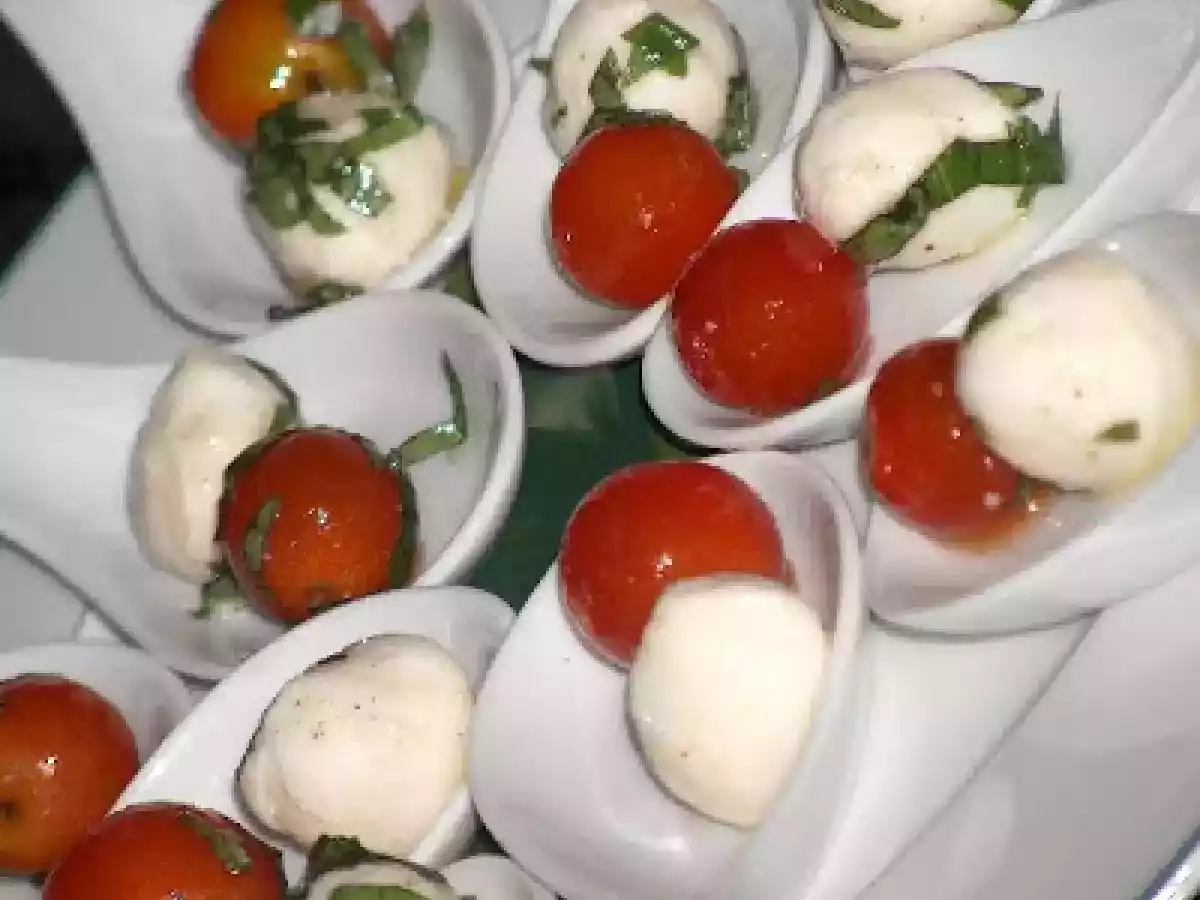 MINI SALADA CAPRESE - INSALATA CAPRESE