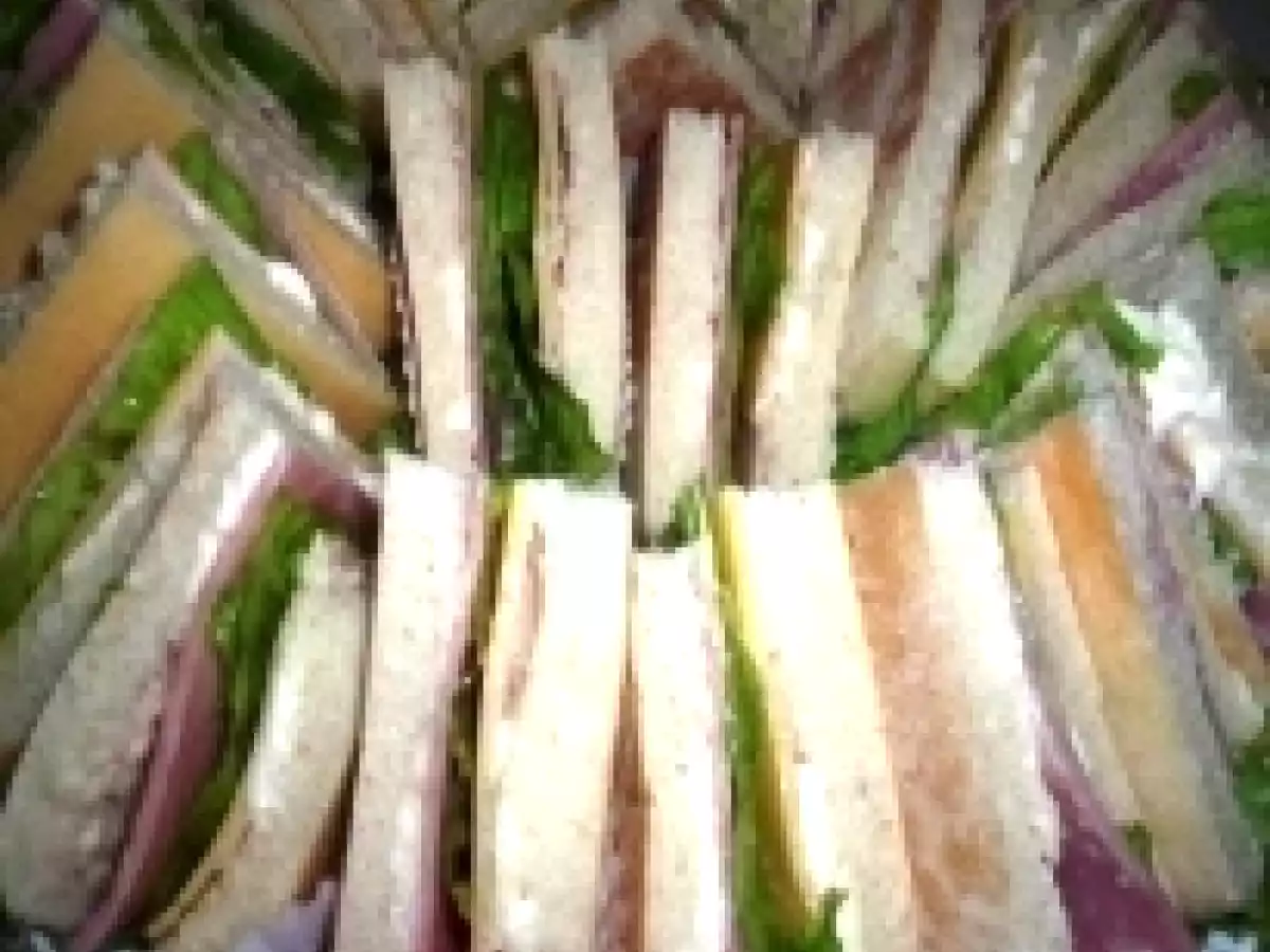 Mini sanduíches para festa