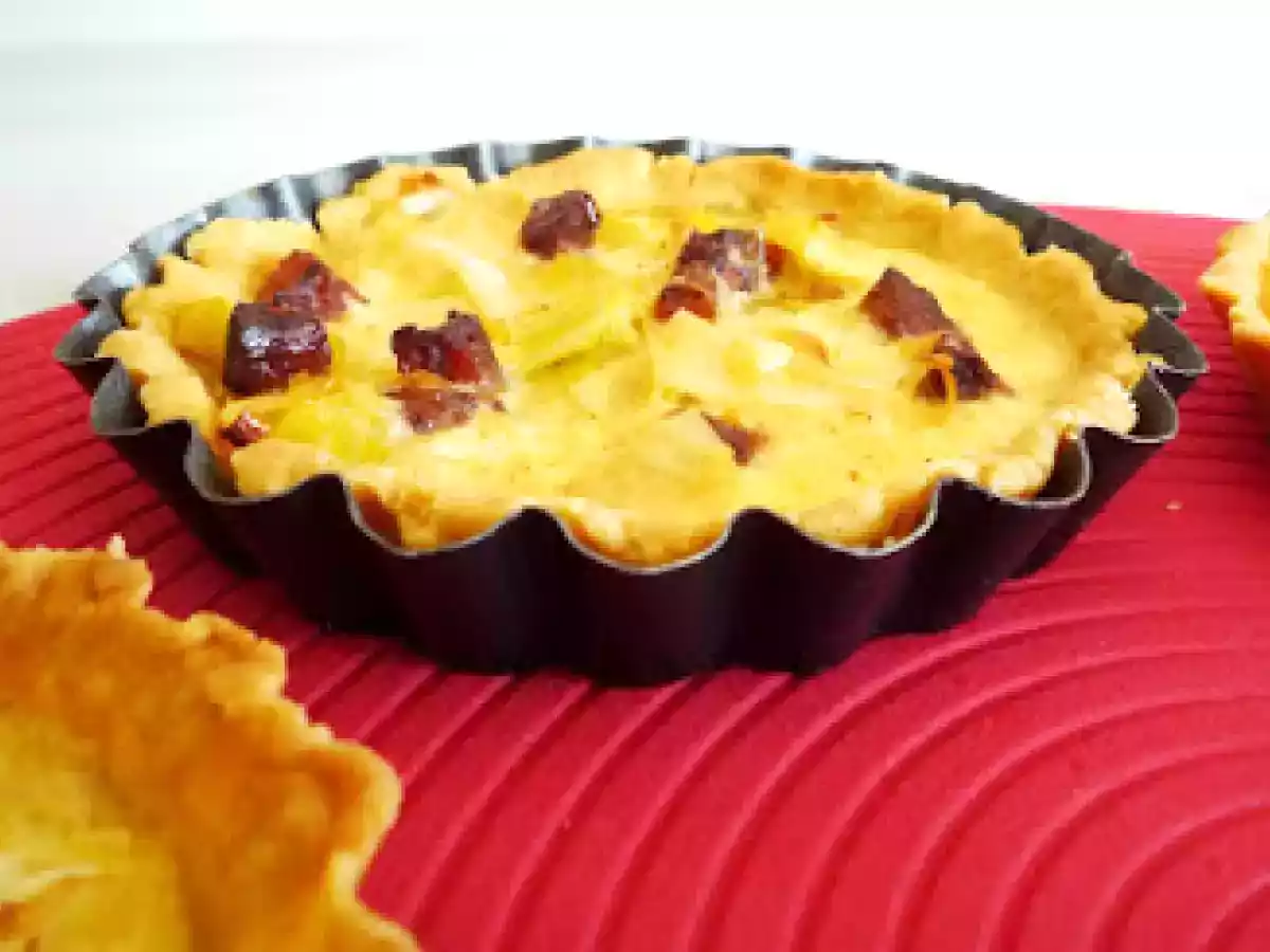 Mini tartes de alho francês e chouriço