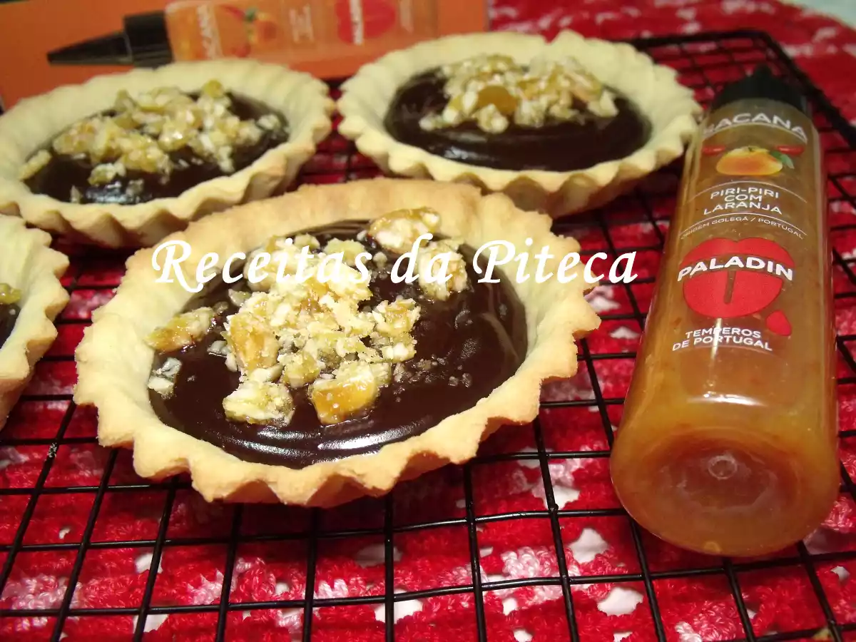 Mini tartes de chocolate com piri-piri com laranja e amêndoa triturada - foto 2