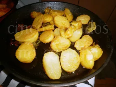 Mista de bifanas, salsichas e camarão no forno com batata assada - foto 3
