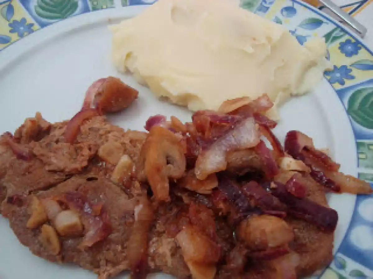 Mista de carnes Grelhadas com cebolada e Cogumelos frescos em Vinho do Porto - foto 2