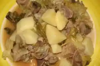 Moelas guizadas com couve lombarda...
