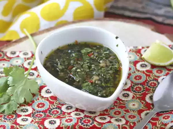 Receita Molho chimichurri: o toque perfeito para seus assados e churrascos.