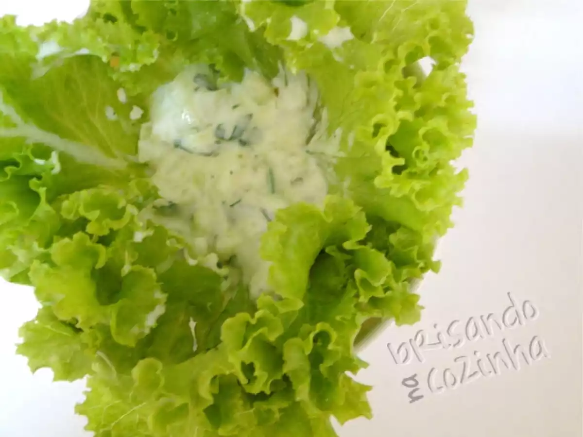 Molho de Iogurte com Pepino (para saladas)