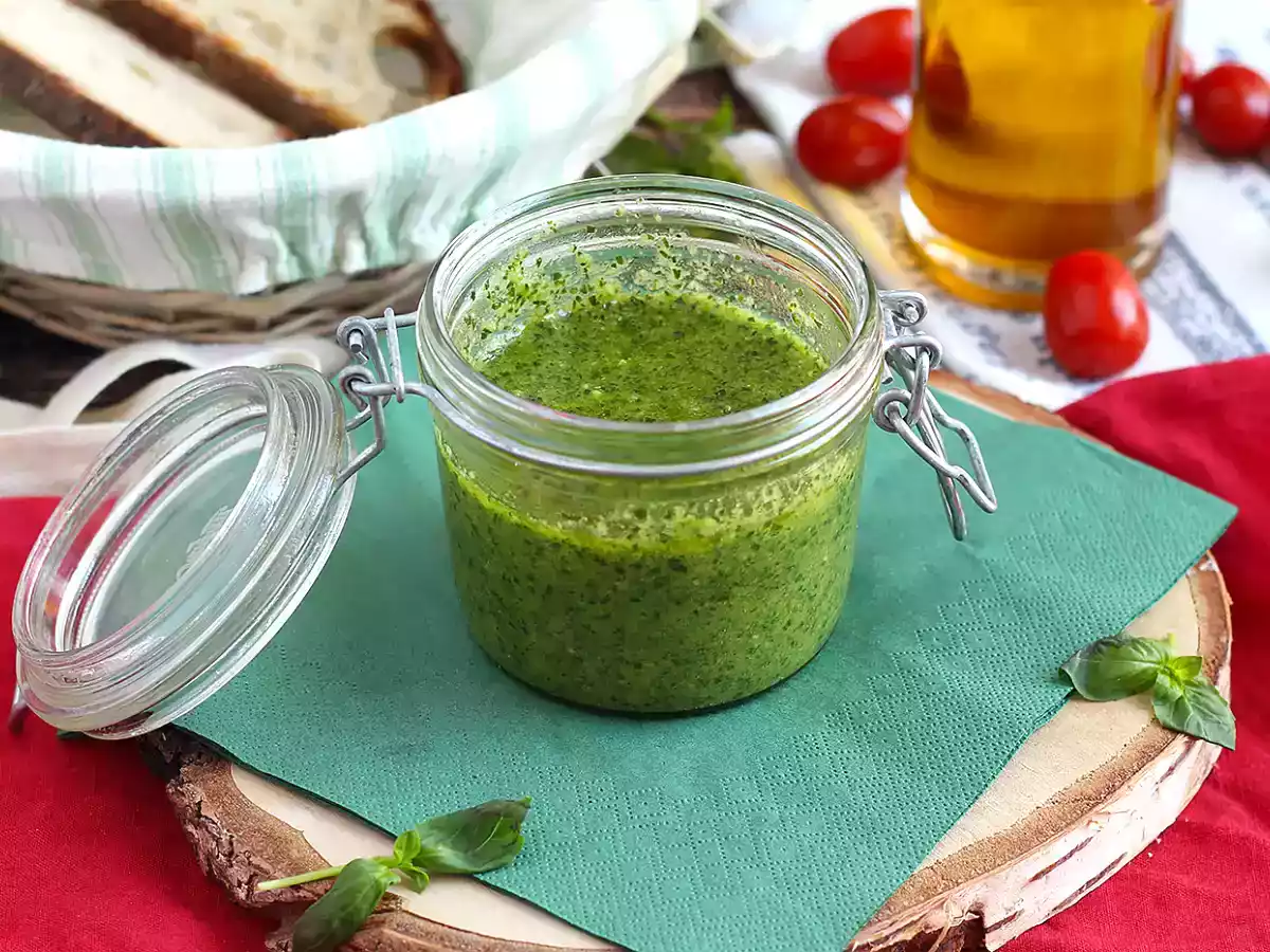 Molho Pesto caseiro: Receita fácil e rápida com manjericão - foto 2