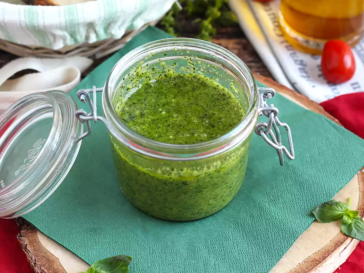 Molho Pesto caseiro: Receita fácil e rápida com manjericão - foto 5