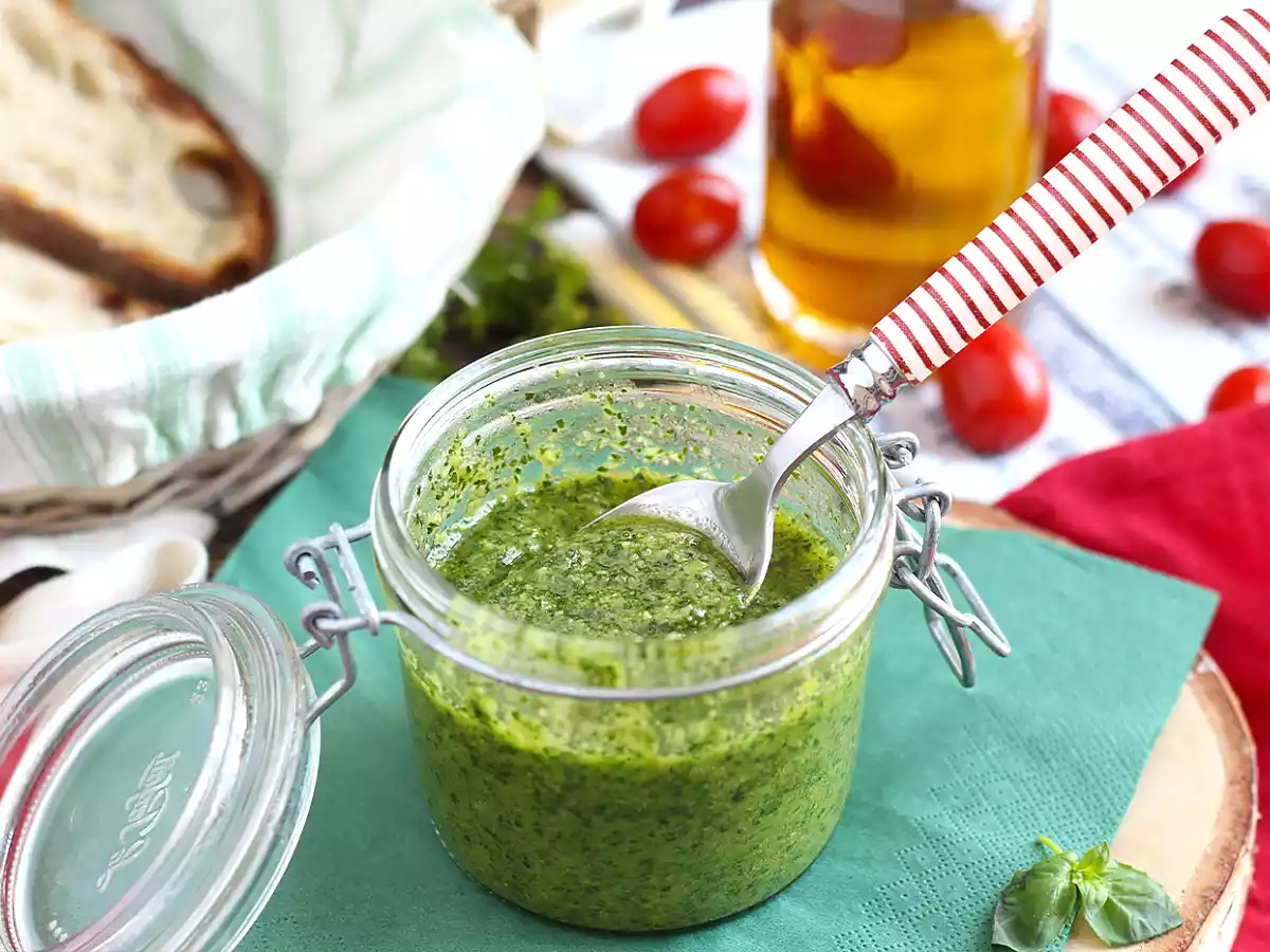 Molho Pesto caseiro: Receita fácil e rápida com manjericão - foto 6