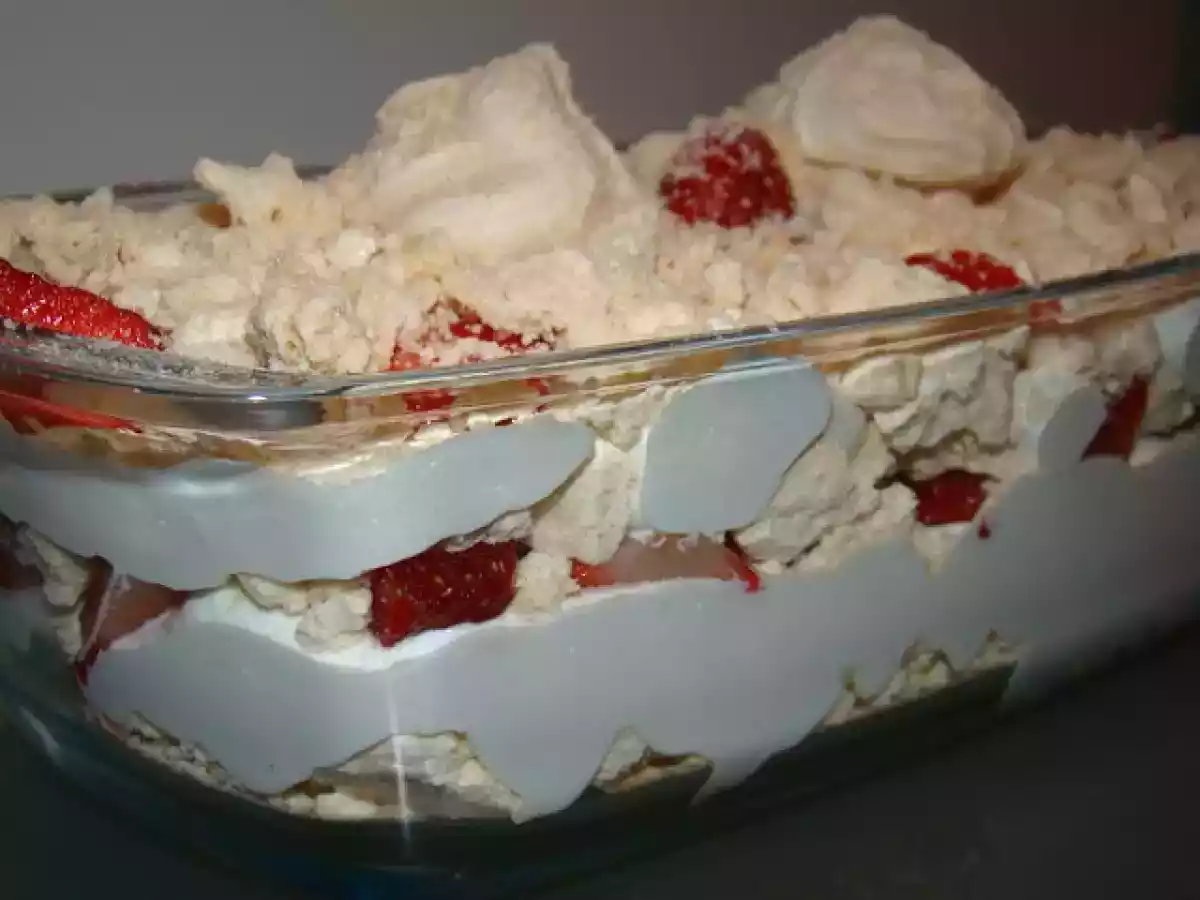 Morangos com Chantilly e Suspiros