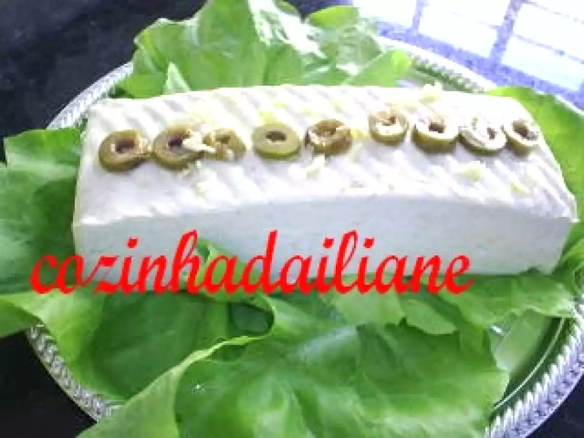 Mousse de alho e azeitonas