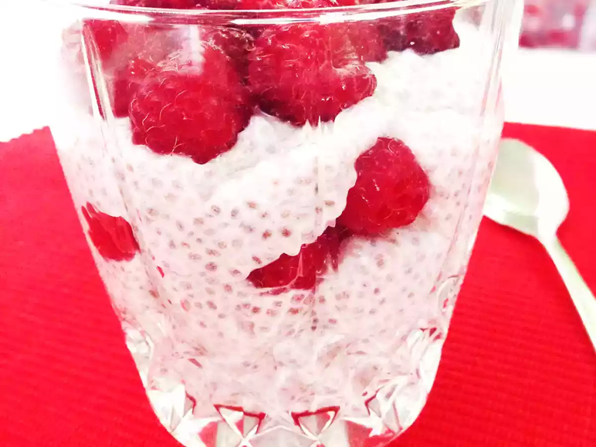 Mousse de Chia com Framboesas