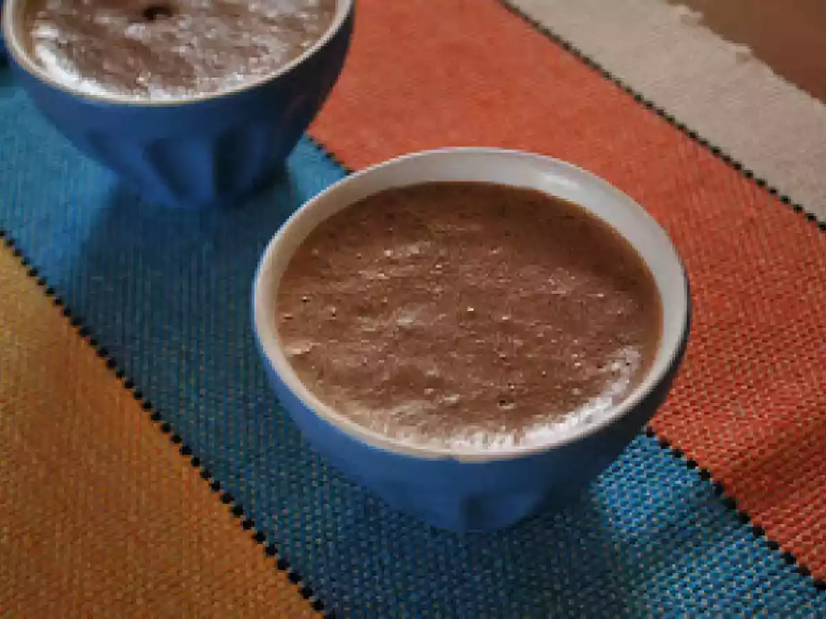 Mousse de chocolate ao leite e fava Tonka