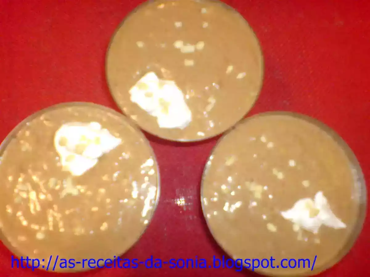 Mousse de chocolate com Mel e Nozes