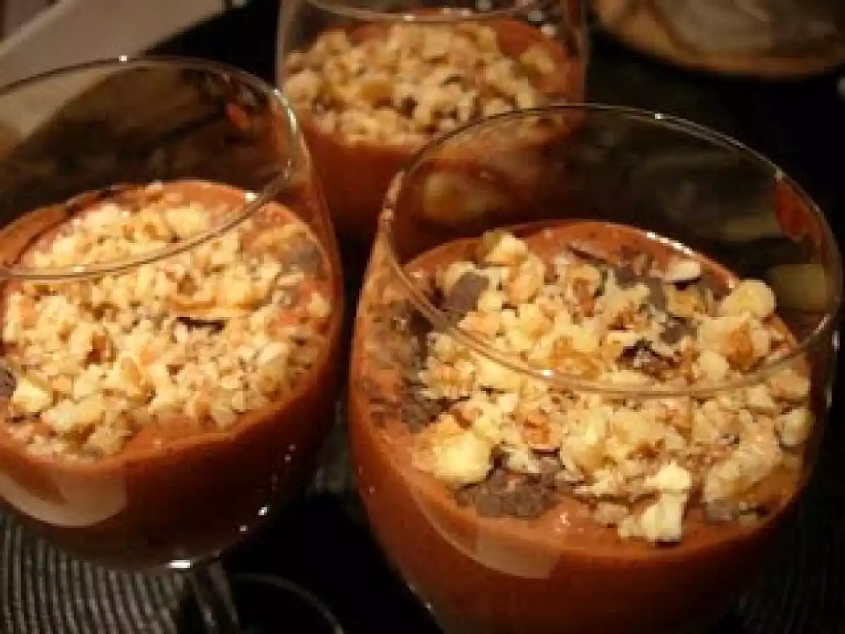 Mousse de chocolate com nozes