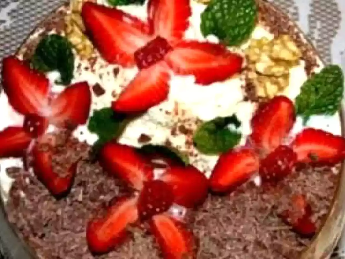 Mousse de Chocolate Diet com Nozes, Morangos e Chantily - foto 2