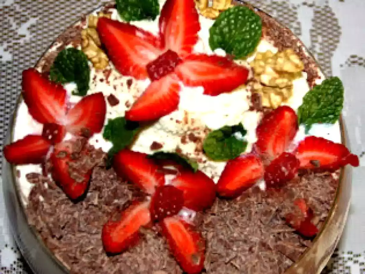 Mousse de Chocolate Diet com Nozes, Morangos e Chantily - foto 2