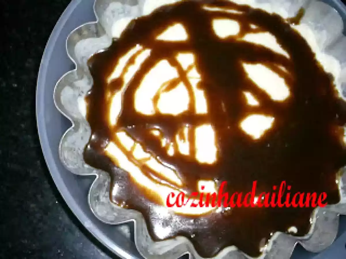 Mousse de doce de banana com calda de caramelo