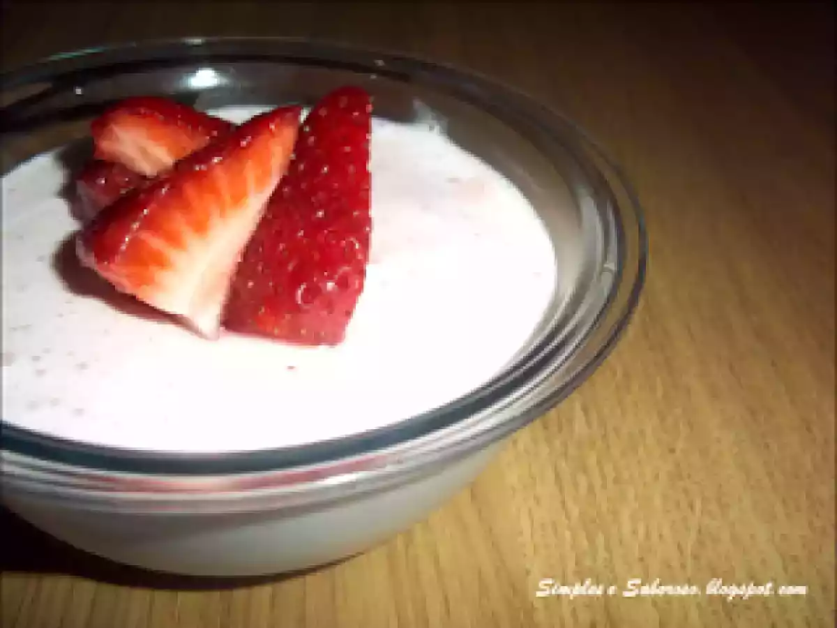 Mousse de Iogurte e Morangos