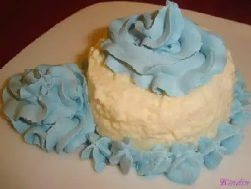 Mousse de leite condensado com espuma de chantilly azul - Dia da côr, foto 2