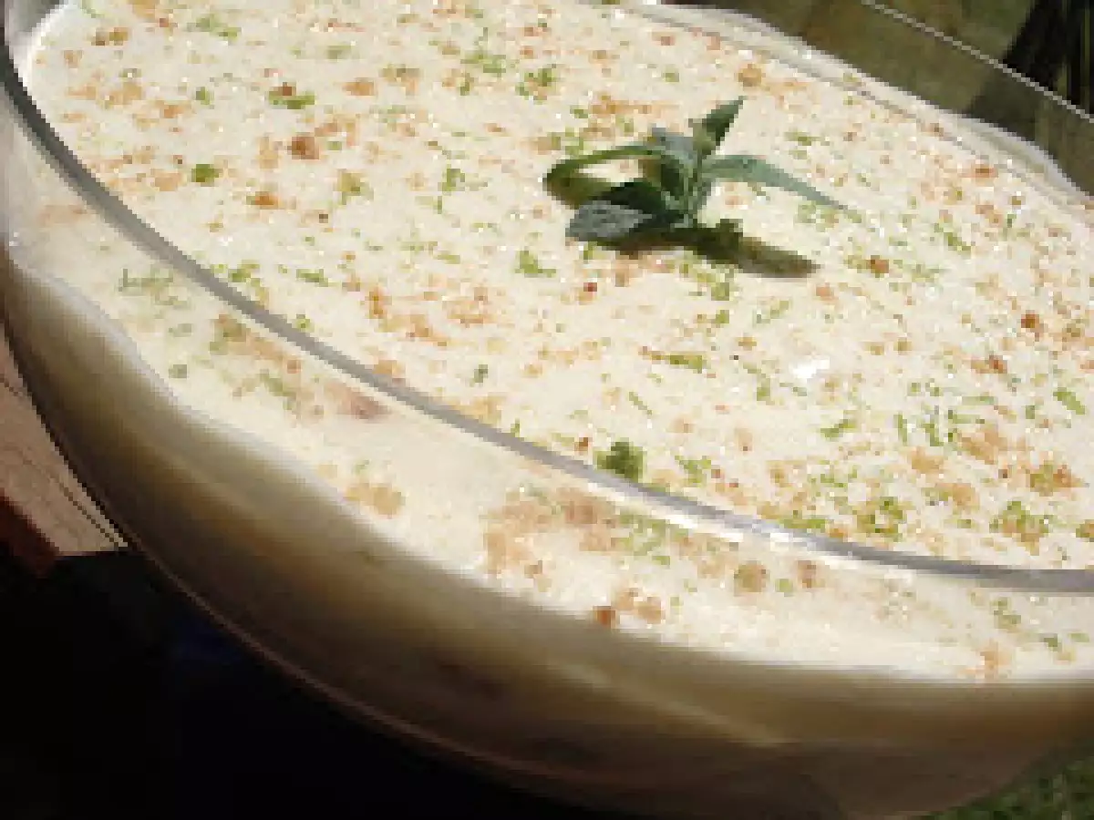 Mousse de limão, trufado de chocolate branco e limão e chantilly de requeijão - foto 2