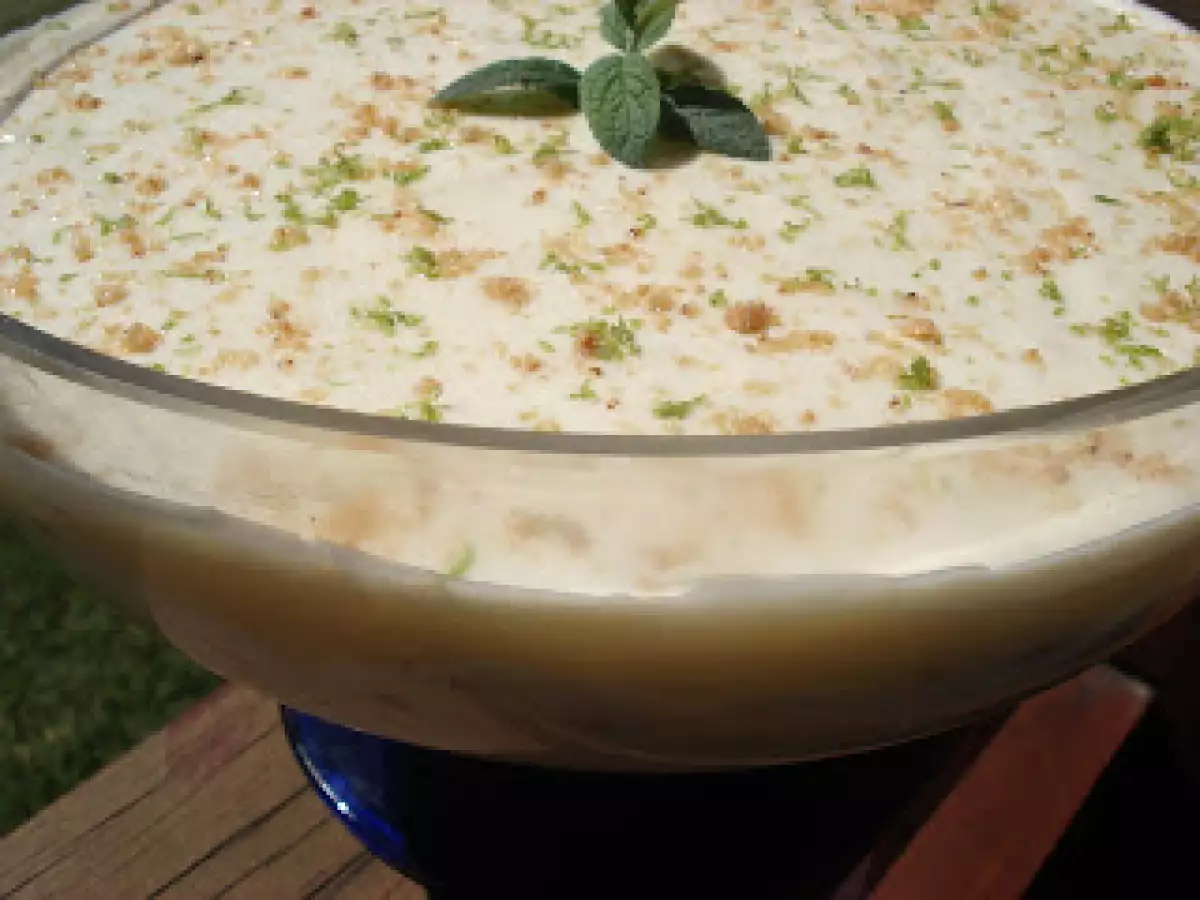 Mousse de limão, trufado de chocolate branco e limão e chantilly de requeijão - foto 3