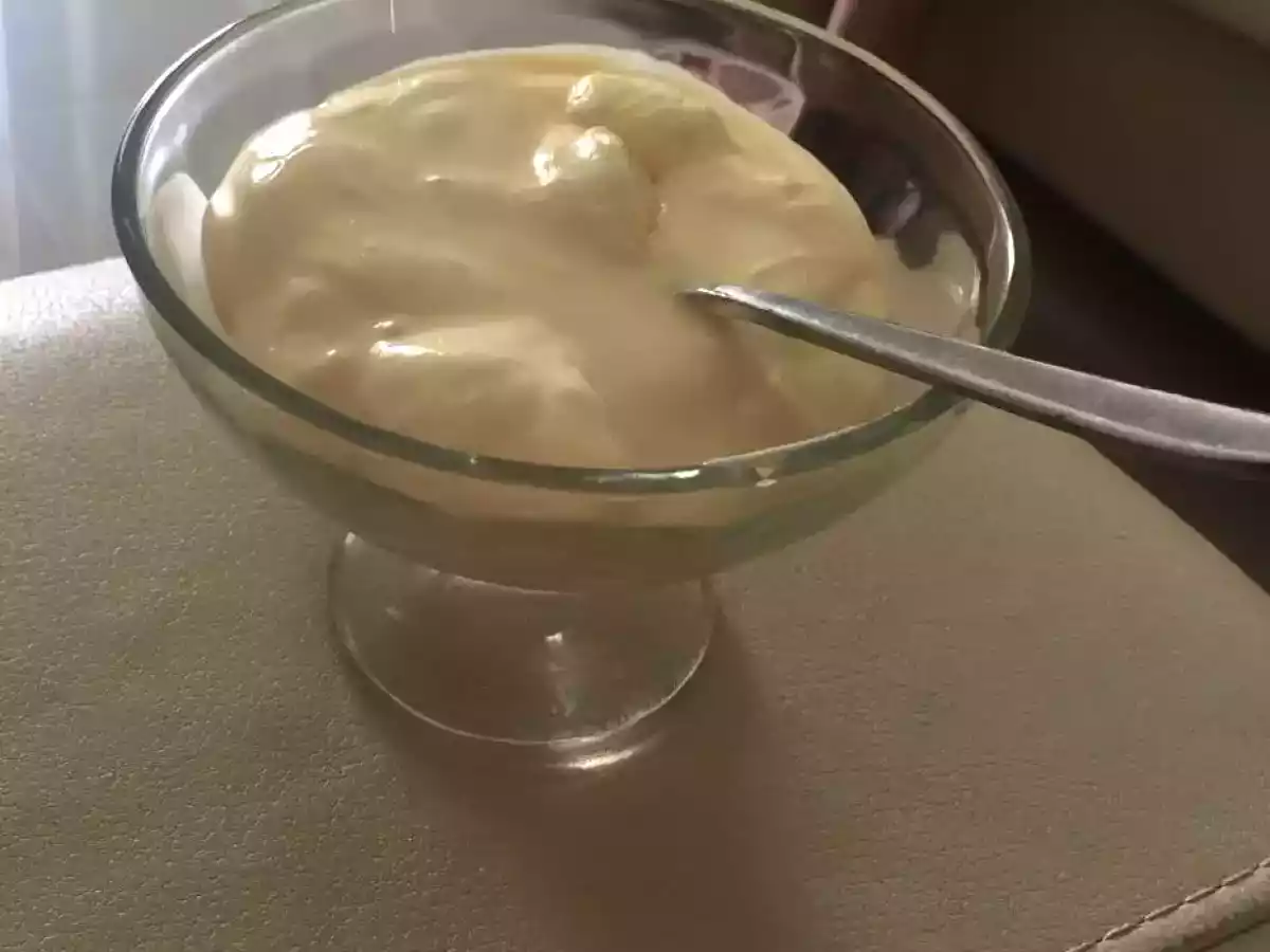 Mousse de maracujá fofinha e não gelatinosa