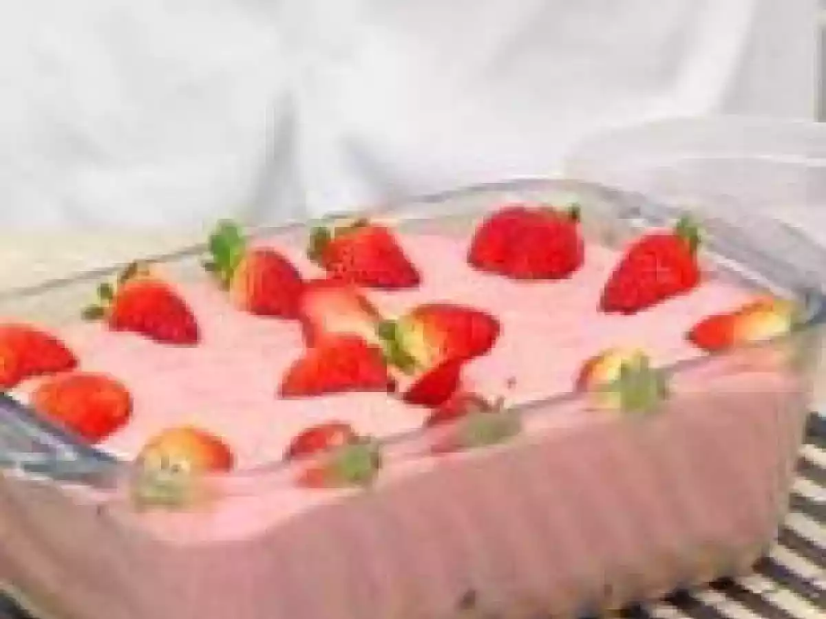 Mousse de Morango com Gotas de Chocolate