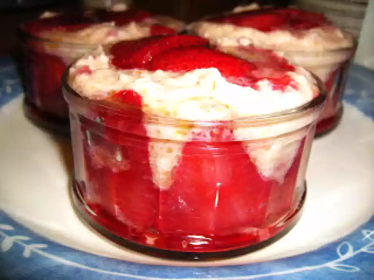 Mousse de Natas e Bolacha com Amendoas e Morangos Caramelizados em Rum e Porto - foto 2