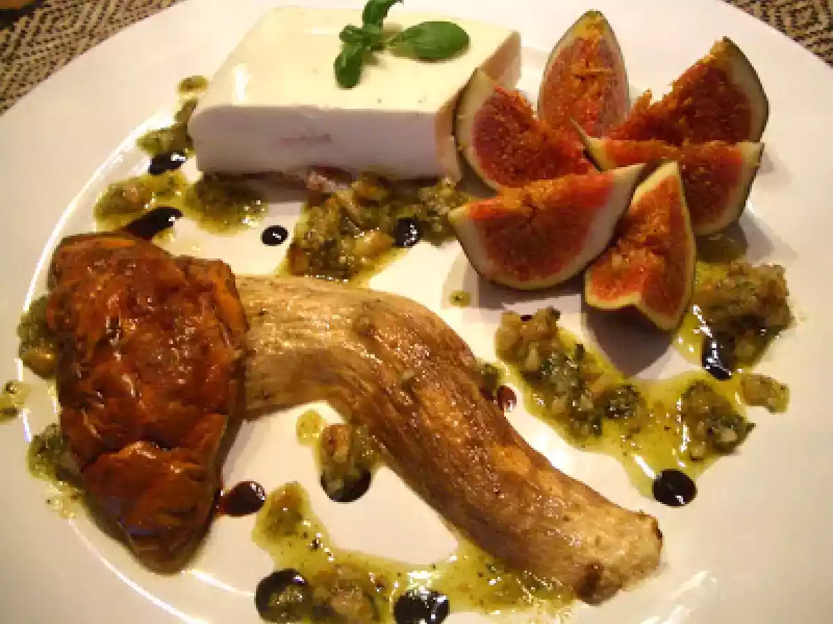 Mousse de ricota com presunto cru, figos e cogumelos Porcini