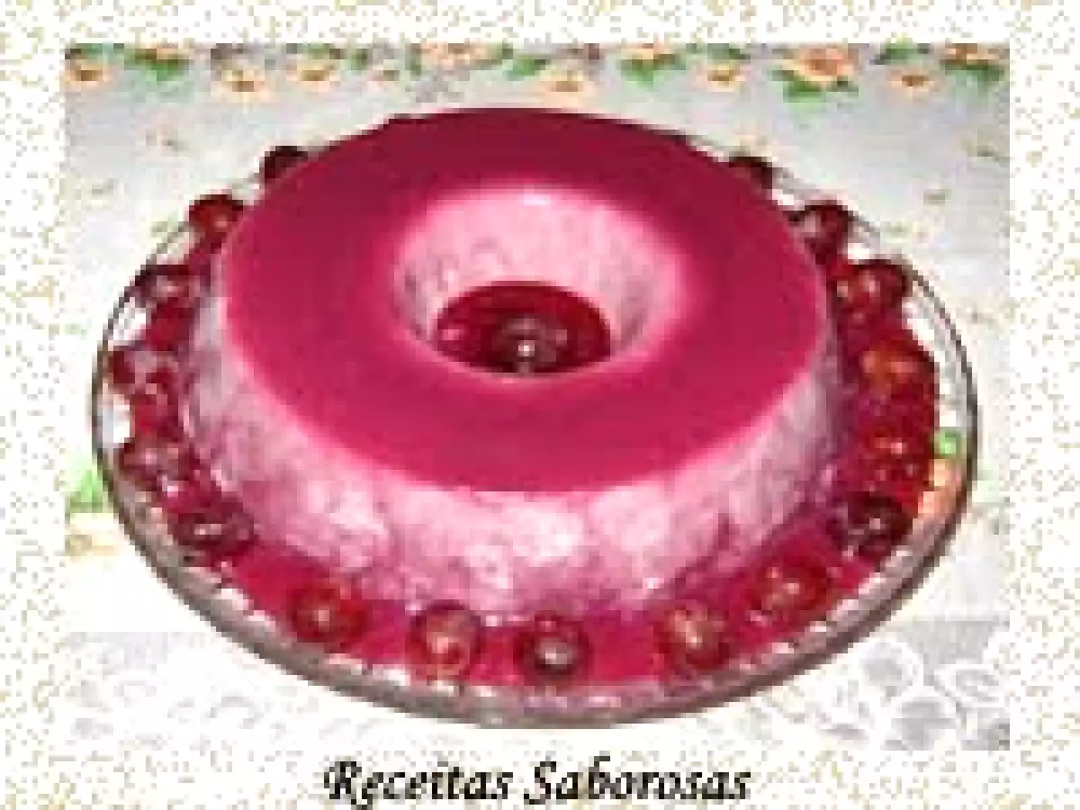 Mousse de Uva com Calda de Vinho